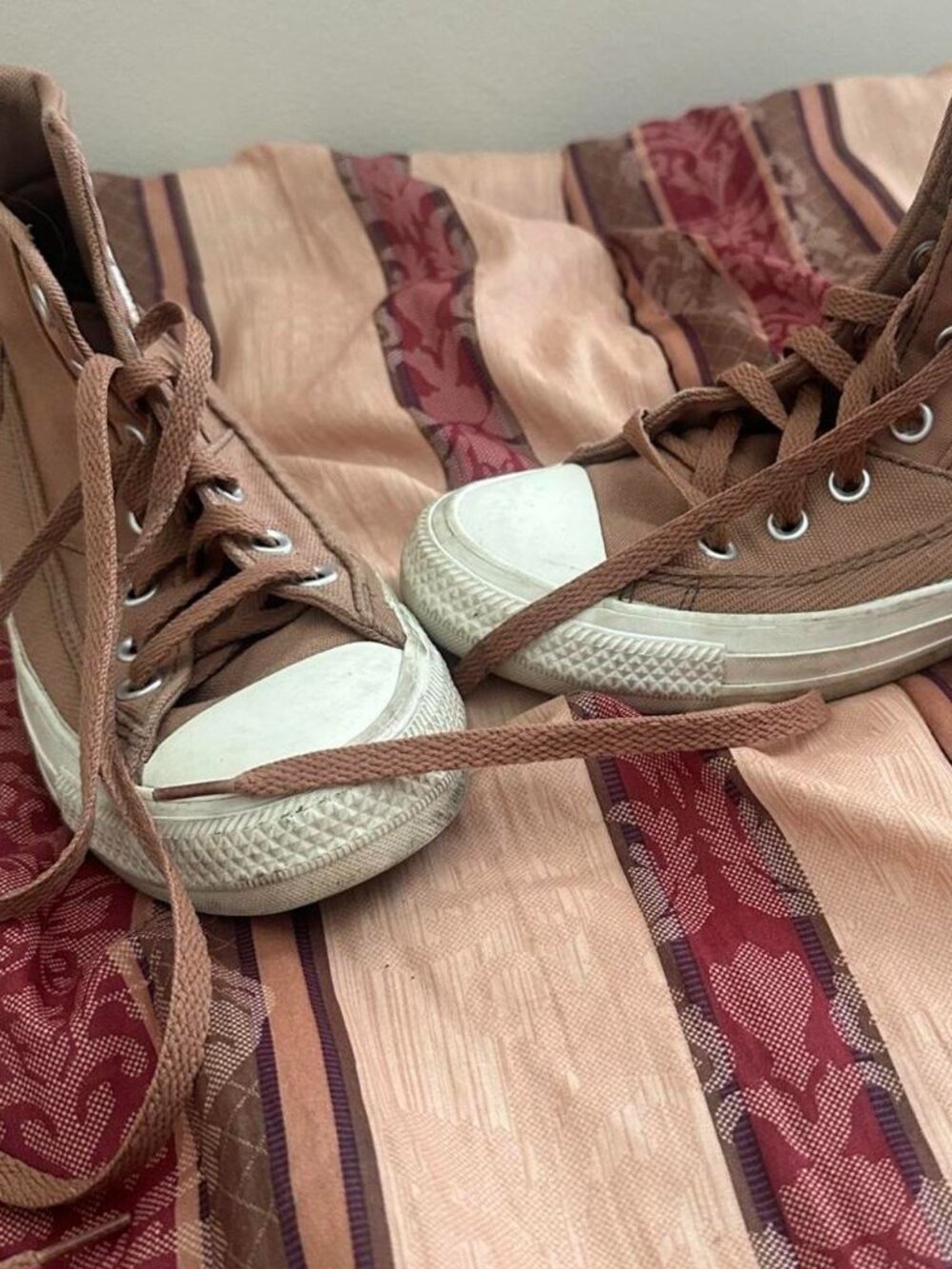 Converse High-Tops - Picture 2 of 8